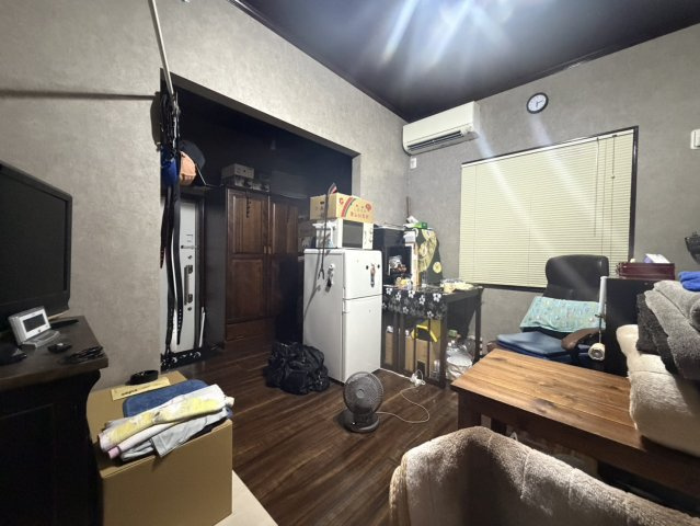 開放感溢れるカフェ兼住宅♪那須塩原市上厚崎の洋室|落ち着いた色調の洋室です