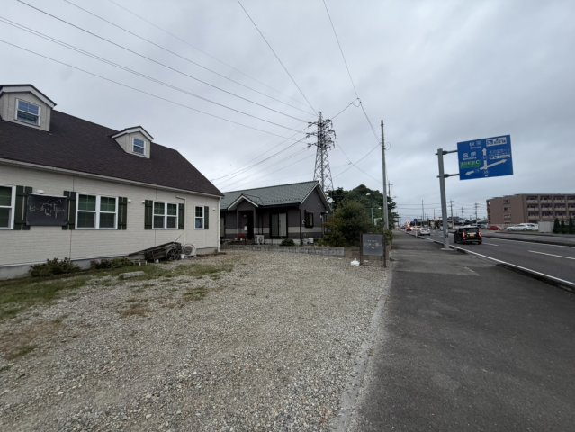 開放感溢れるカフェ兼住宅♪那須塩原市上厚崎の前面道路含む現地写真