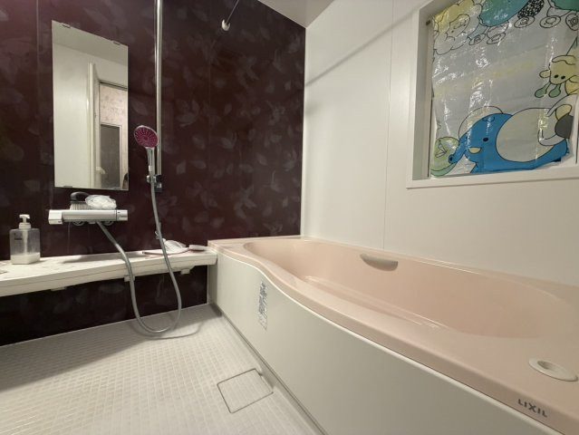 開放感溢れるカフェ兼住宅♪那須塩原市上厚崎の浴室|きれいなお風呂です