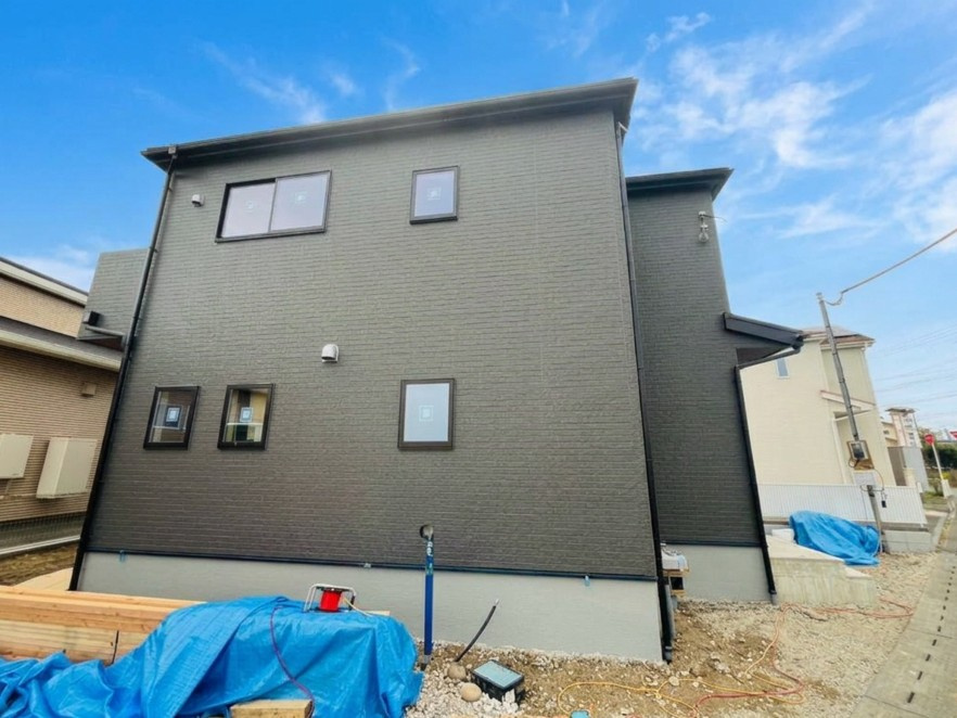 【LiveleGarden】上三川町上三川 第12 全1棟の外観|〇只今建築中〇
18.5帖のLDKと、暮らしやすさを追求した充実の収納スペース完備♪2階全居室6帖以上！
全て独立性が高く、プライベート空間も快適です。
※2026年10月撮影