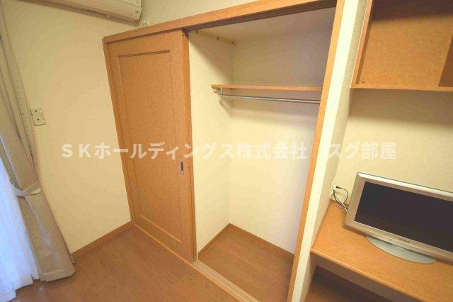 レオパレス羽崎の収納|ハンガーパイプ付きで衣類の収納も簡単に♪