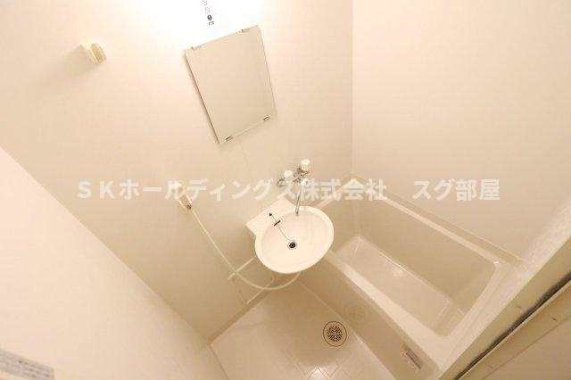 レオパレス羽崎の浴室|浴室乾燥機で雨や雪の日でもらくらくお洗濯！