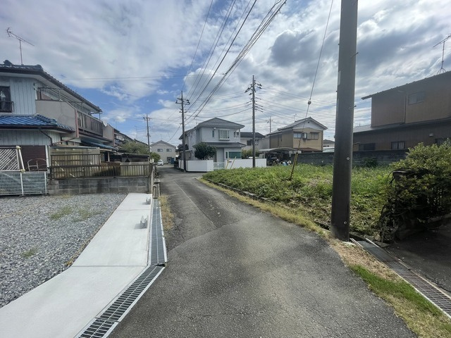 東松山市東平　売地の前面道路含む現地写真