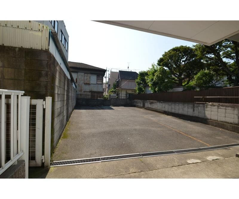 エステートピアカナワの駐車場