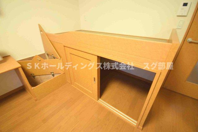レオパレス羽崎の寝室|荷物が多い人でもご安心を♪