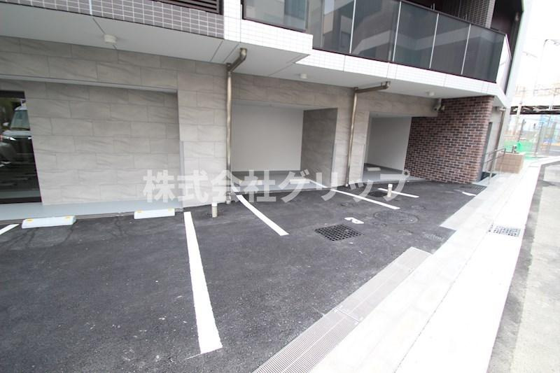 プライマル横濱平沼橋の駐車場