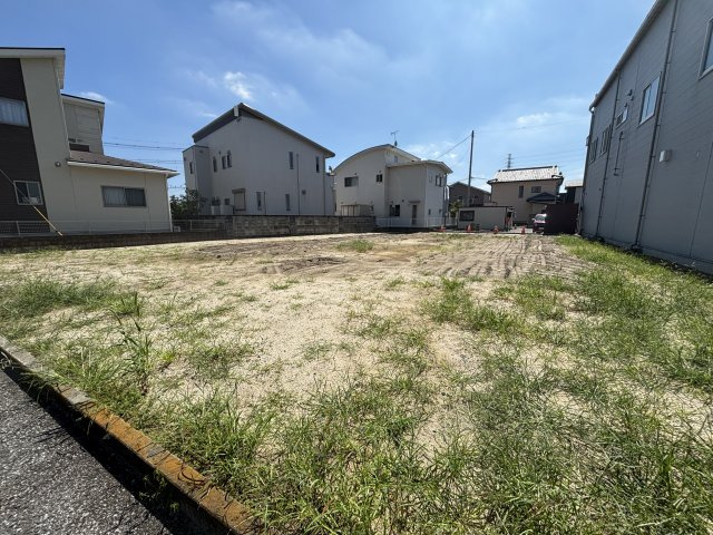 【前面道路含む現地写真】 | 【連取元町第5期　現地外観】
※令和8年9月時点