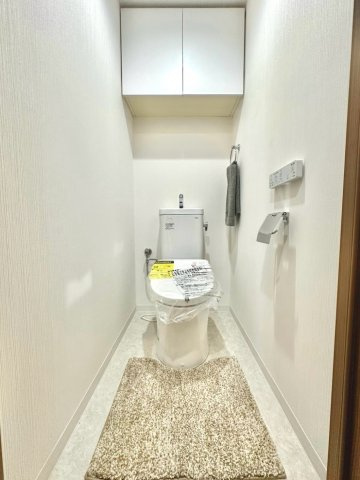 ステージ山手台サウス弐番館のトイレ|落ち着いた色調で統一されたトイレは、コンパクトながらも快適性を重視した上質な空間となっています。