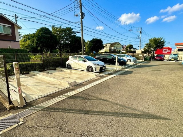 ステージ山手台サウス弐番館の駐車場|駐車場への移動負担が少なく快適なカーライフを実現します。