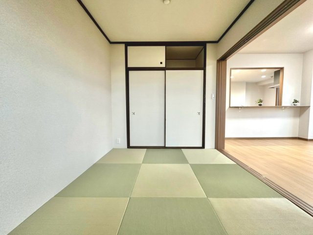 ステージ山手台サウス弐番館の和室|リビングと隣接することで一体感のある空間利用も可能。来客時やくつろぎの場として重宝する和室です。