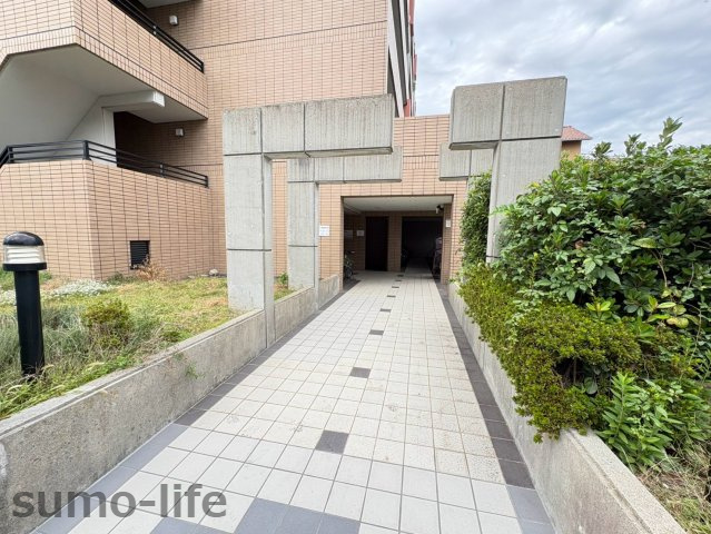 ボンシックコロニー Ⅱ番館のエントランス