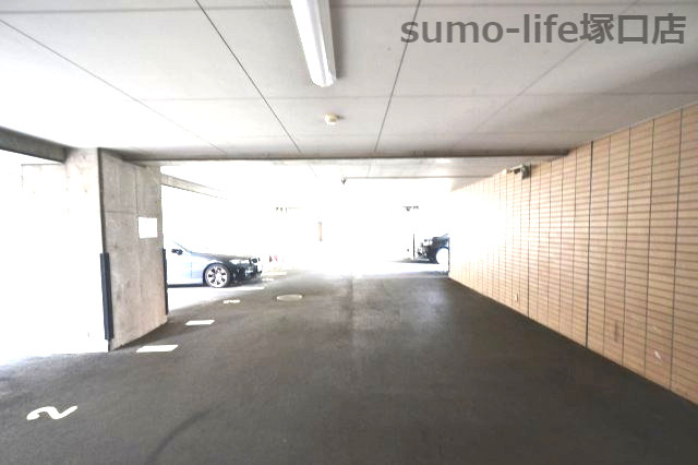 ボンシックコロニー Ⅱ番館の駐車場