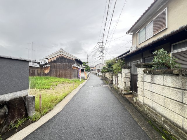 北葛城郡広陵町三吉　全2区画の前面道路含む現地写真