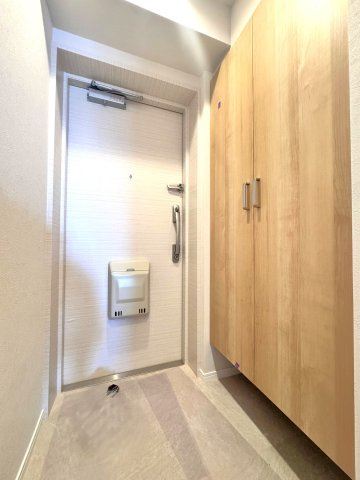 グランドメゾン西新井の玄関|ドキドキの新生活も、安心してスタート。ぴったりの住まいを見つけませんか？クランディアが一緒に住まい選びをサポートします‼　まずは、お気軽にお問合せください　＃クランディア