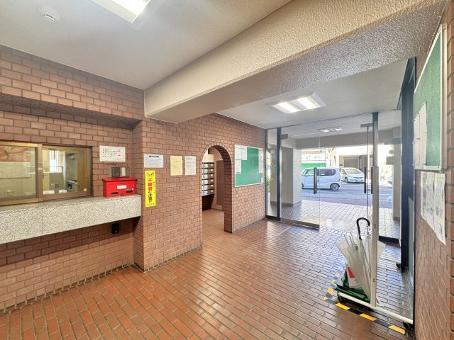 グランドメゾン西新井のロビー|ドキドキの新生活も、安心してスタート。ぴったりの住まいを見つけませんか？クランディアが一緒に住まい選びをサポートします‼　まずは、お気軽にお問合せください　＃クランディア