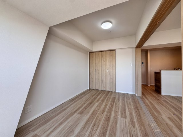 グランドメゾン西新井の洋室|ドキドキの新生活も、安心してスタート。ぴったりの住まいを見つけませんか？クランディアが一緒に住まい選びをサポートします‼　まずは、お気軽にお問合せください　＃クランディア