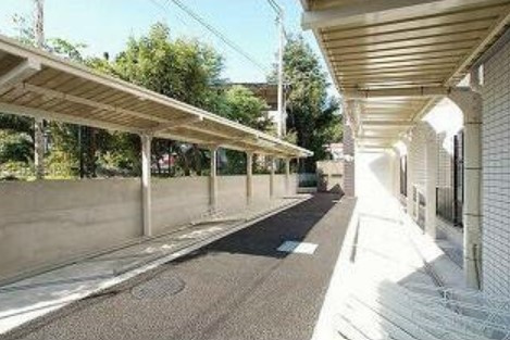 ステージグランデ西調布アジールコートの駐車場