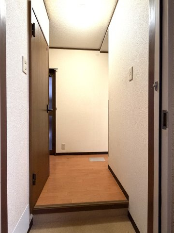 林泉ビルの玄関