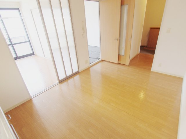 フォーレス安芸Bの居間・リビング