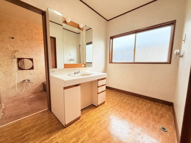 田辺市東陽_中古戸建ての独立洗面台