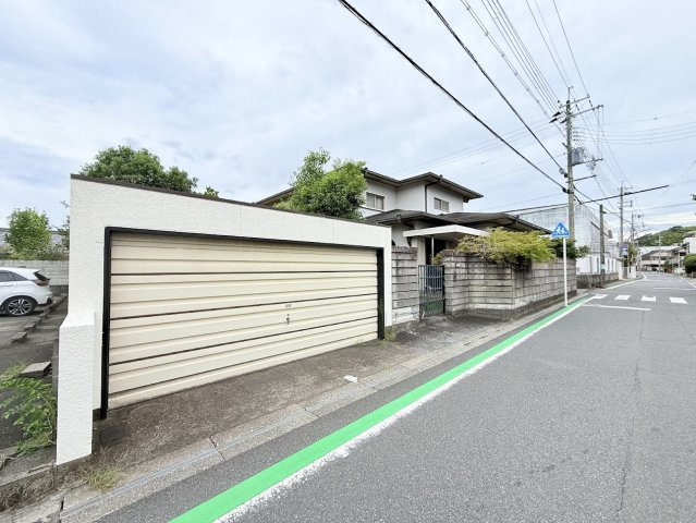 田辺市東陽_中古戸建ての前面道路含む現地写真