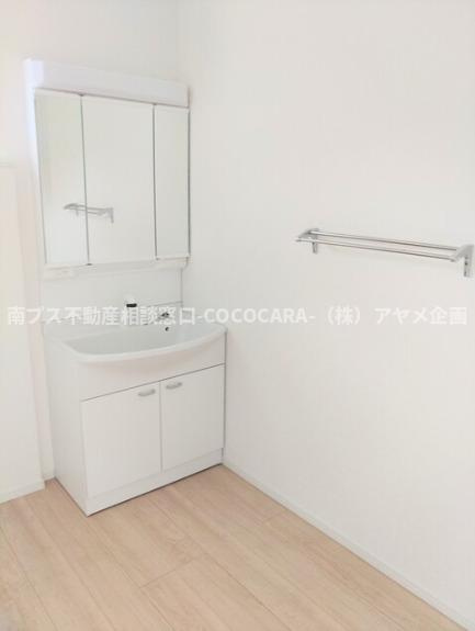 中央市西花輪の新築一戸建の独立洗面台