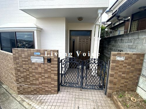【仲介手数料０円】藤沢市大鋸3丁目　中古一戸建てのエントランス|藤沢市大鋸3丁目　中古一戸建て