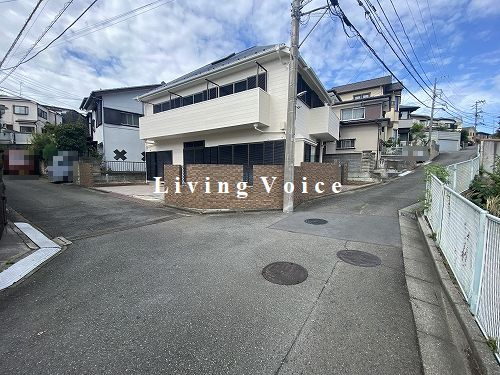 【仲介手数料０円】藤沢市大鋸3丁目　中古一戸建ての前面道路含む現地写真|藤沢市大鋸3丁目　中古一戸建て