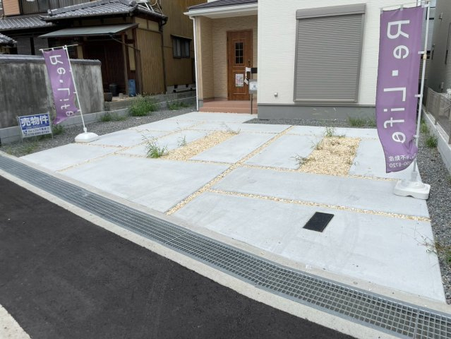 姫路市伊伝居2期新築戸建ての駐車場