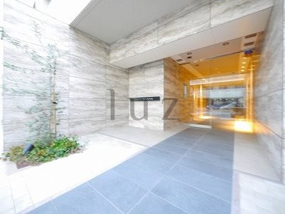 クレイシア横濱阪東橋のエントランス