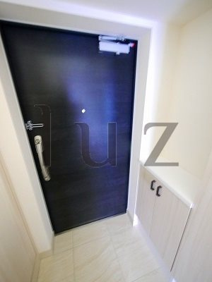 クレイシア横濱阪東橋の玄関