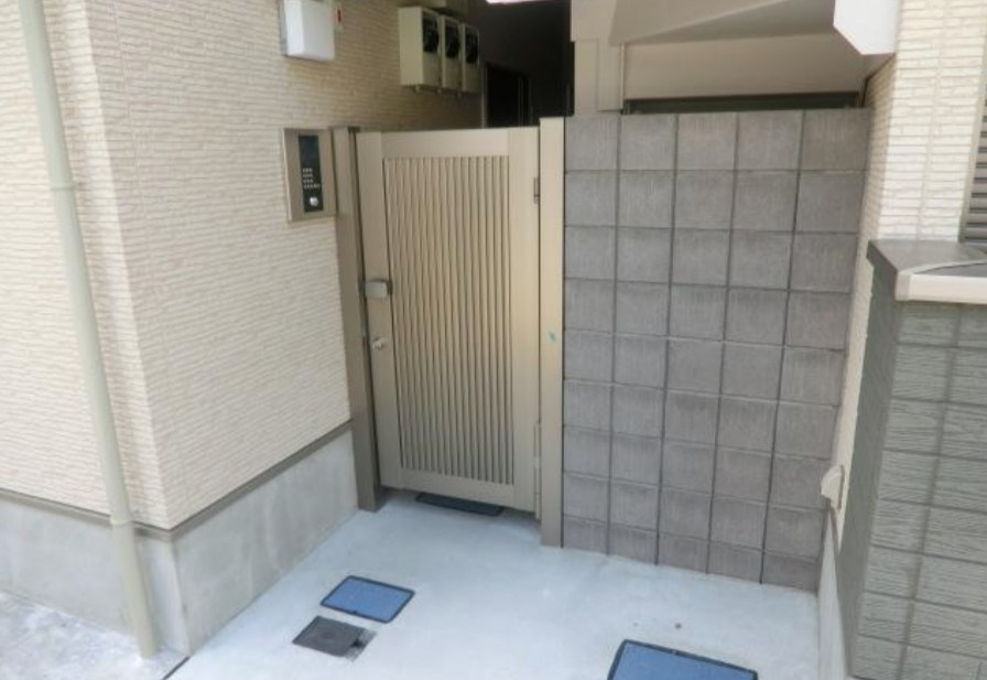 クルーセ西落合のエントランス