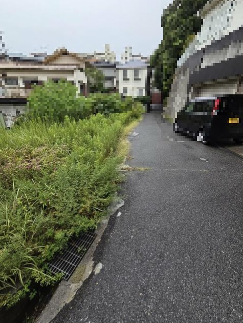 東垂水町字高丸　土地の前面道路含む現地写真