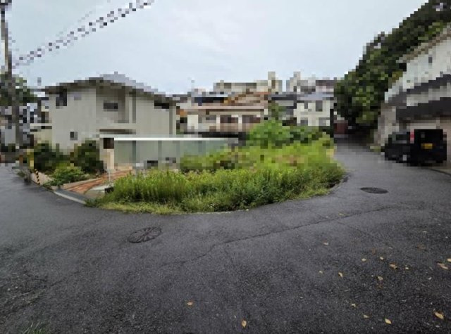 東垂水町字高丸　土地の前面道路含む現地写真