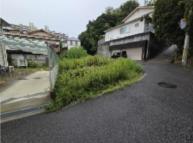 東垂水町字高丸　土地の前面道路含む現地写真