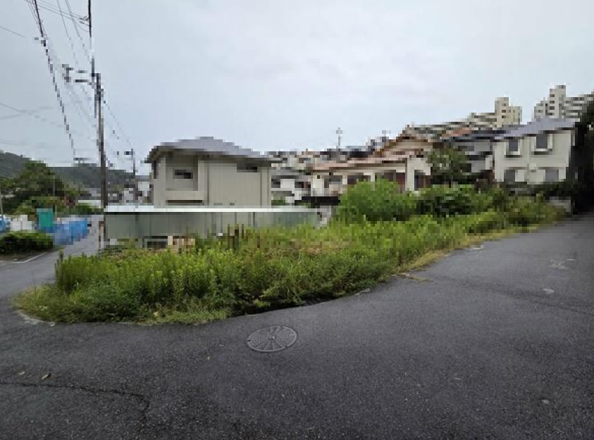 東垂水町字高丸　土地の前面道路含む現地写真