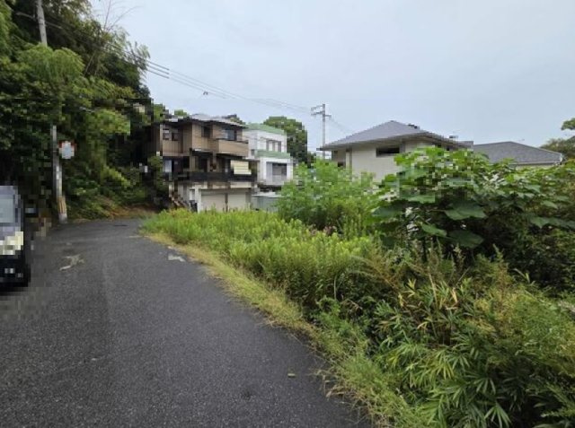 東垂水町字高丸　土地の前面道路含む現地写真