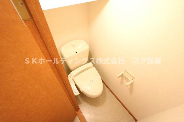 レオパレス羽崎のトイレ|温水洗浄便座付きトイレにより快適です。