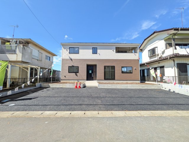 阿見町上長　第1　新築戸建ての前面道路含む現地写真|写真だけでは伝わらない快適さを、ぜひ現地で体感しませんか？
即日見学可能です！平日のご案内も可能です♪
お気軽にお問合せまたはお電話ください！
0297-86-8370まで【リアライズ不動産】
