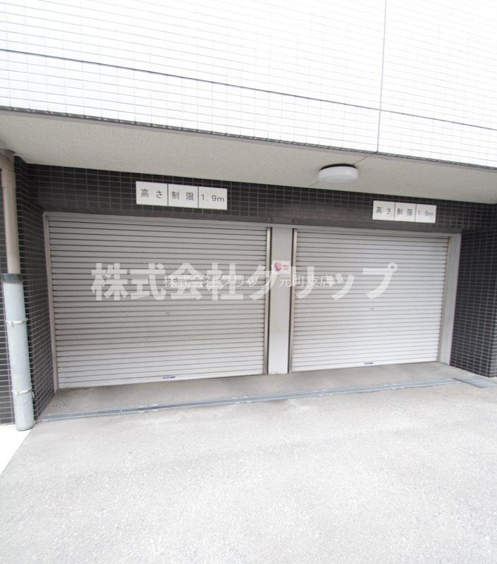 スパシエカステール横浜吉野町の駐車場