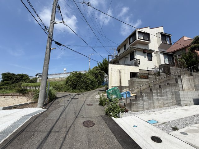 藤沢市善行６丁目の前面道路含む現地写真