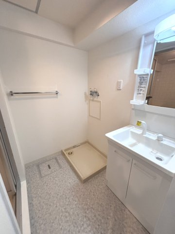 エクセレンス茨木の洗面所|忙しい朝には欠かせない洗面所です