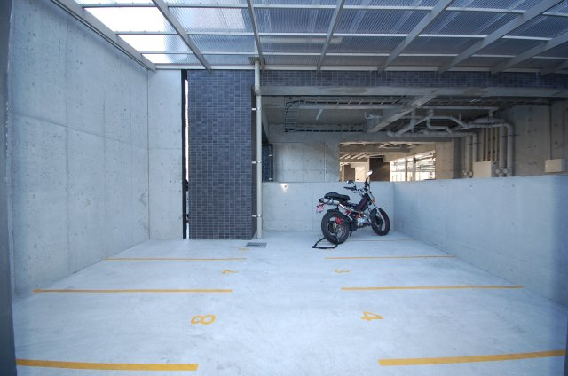 コンプレート富士見の駐車場