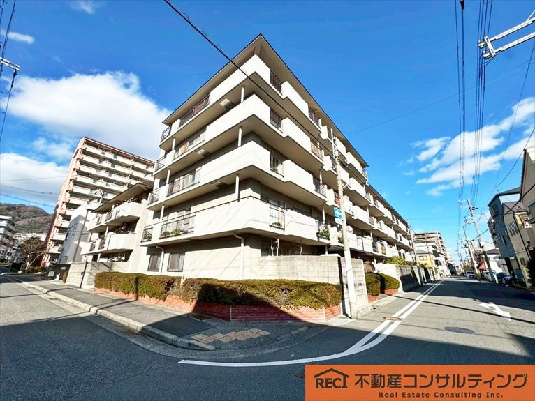 ファミール東灘の外観|専有庭付き！ガーデニングなど趣味スペースとして使えます♪
