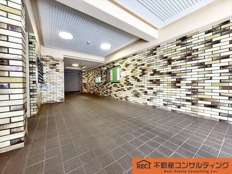 ファミール東灘のエントランス