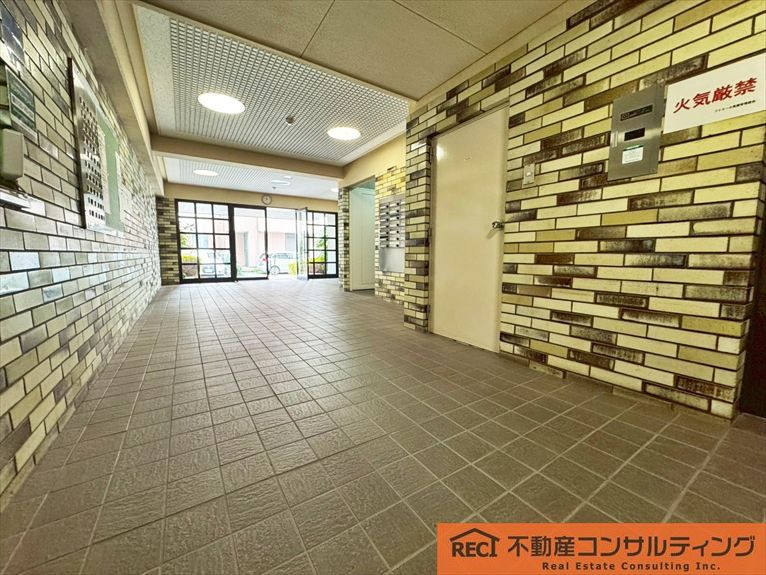 ファミール東灘のエントランス