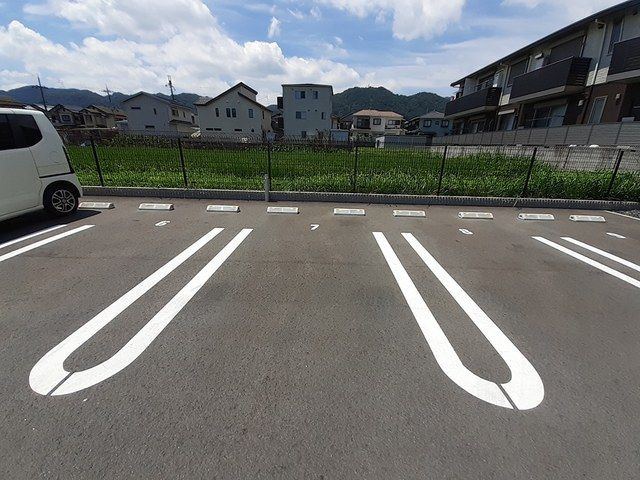 リベルタ大津京Ⅱの駐車場