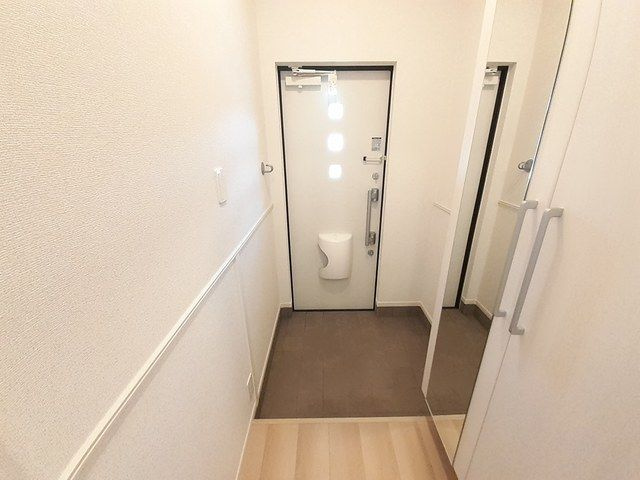 リベルタ大津京Ⅱの玄関