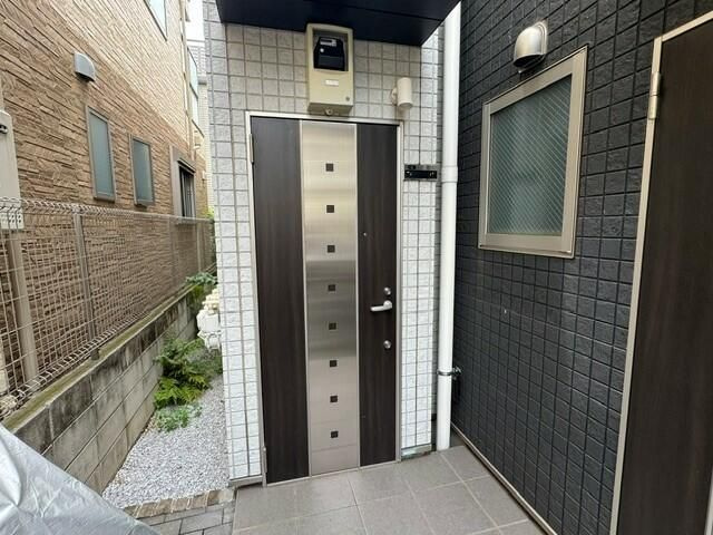 アジュール目黒本町の玄関