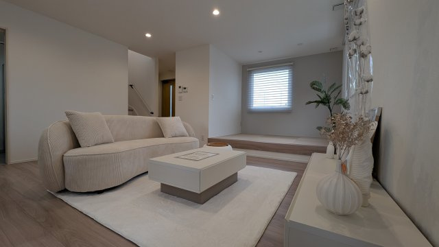【釧路市花園町】太陽光×全室エアコンで年中お得＆快適な4LDK♪の居間・リビング|※写真は同一プランの施工例（イメージ）です。実際の内装カラーや設備等は異なる場合がございます。